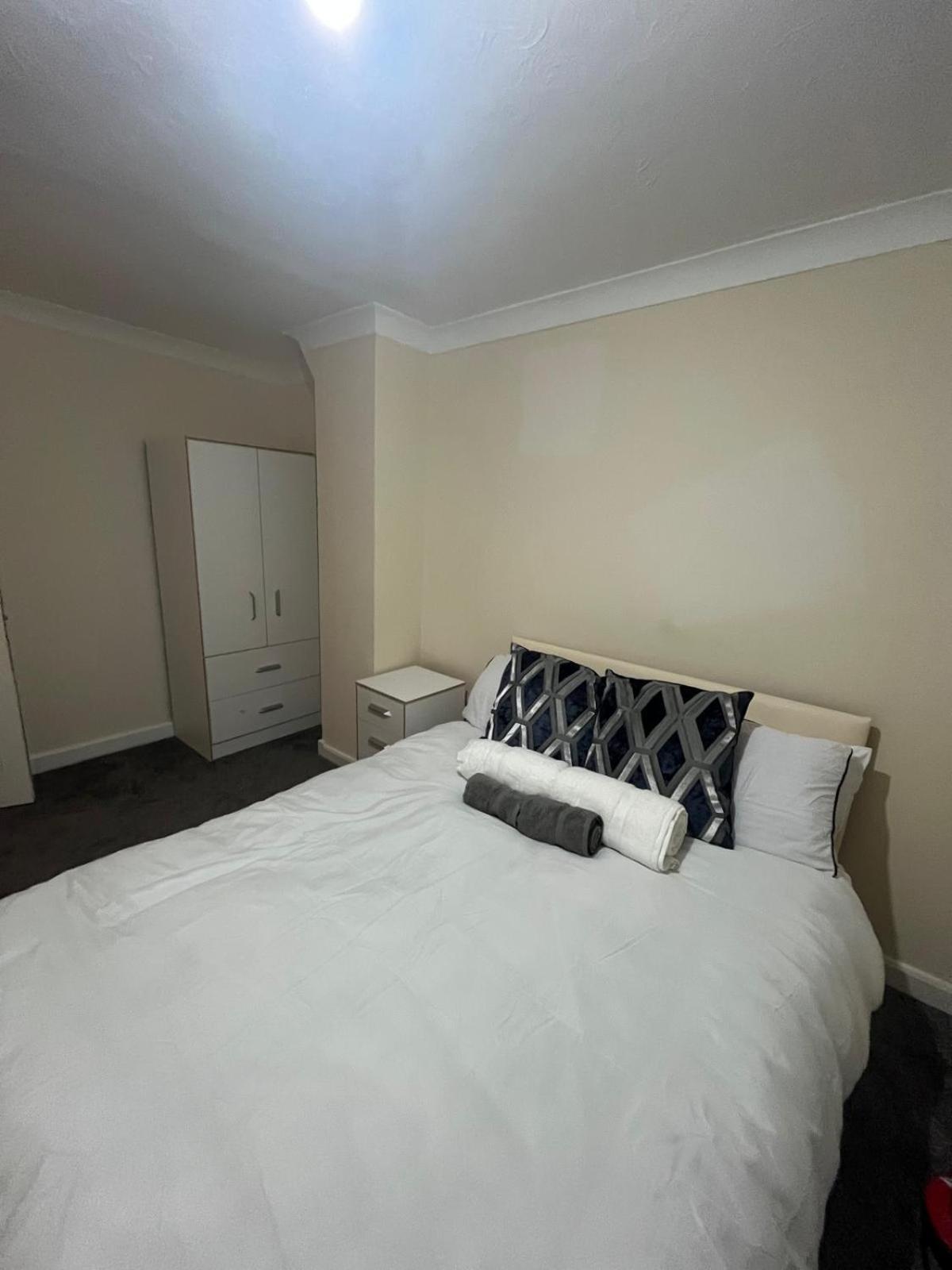 Barnfield Rooms Chelmsford Bagian luar foto